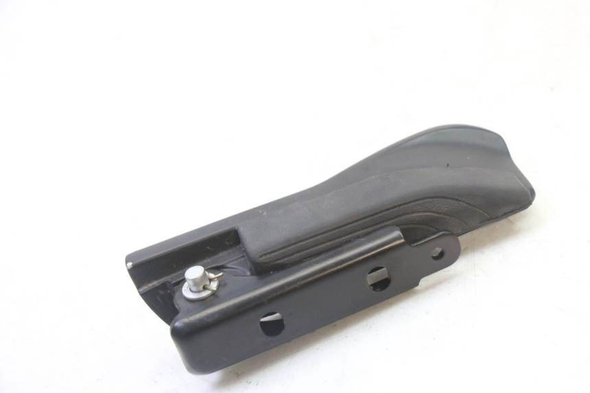 photo de FUSSRASTEN HINTEN RECHT PIAGGIO MP3 HPE 310 (2024 - 2025)