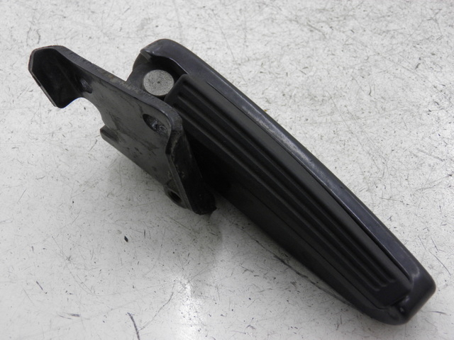photo de FUSSRASTEN HINTEN RECHT PIAGGIO CARNABY 125 (2007 - 2011)
