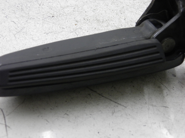 photo de FUSSRASTEN HINTEN RECHT PIAGGIO CARNABY 125 (2007 - 2011)