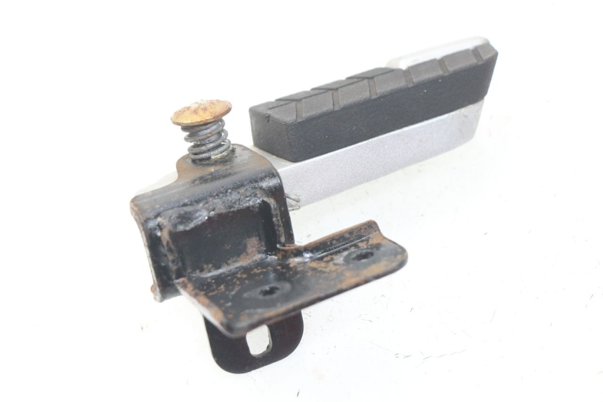 photo de FUSSRASTEN HINTEN RECHT DAELIM S3 125 (2010 - 2017)