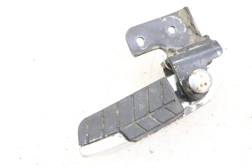photo de FUSSRASTEN HINTEN RECHT DAELIM S3 125 (2010 - 2017)