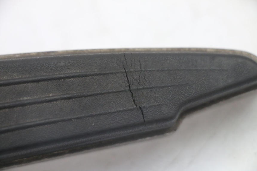 photo de FUSSRASTEN HINTEN RECHT PEUGEOT SATELIS 125 (2010 - 2012)