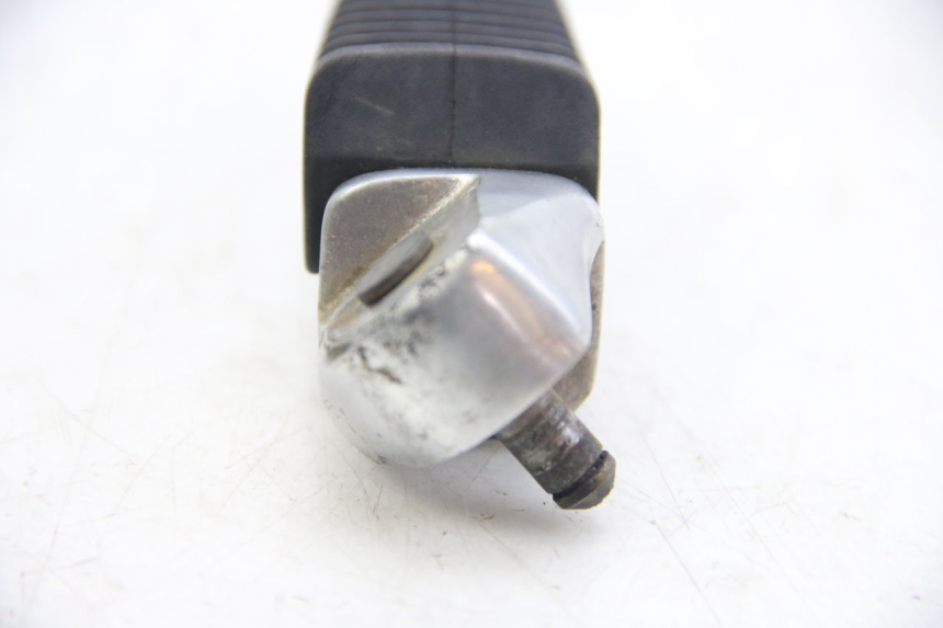 photo de RECHTER HINTERRADSTÄNDER SUZUKI SIXTEEN 125 (2008 - 2010)