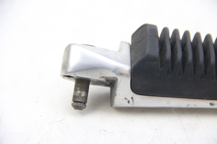 photo de RECHTER HINTERRADSTÄNDER SUZUKI SIXTEEN 125 (2008 - 2010)