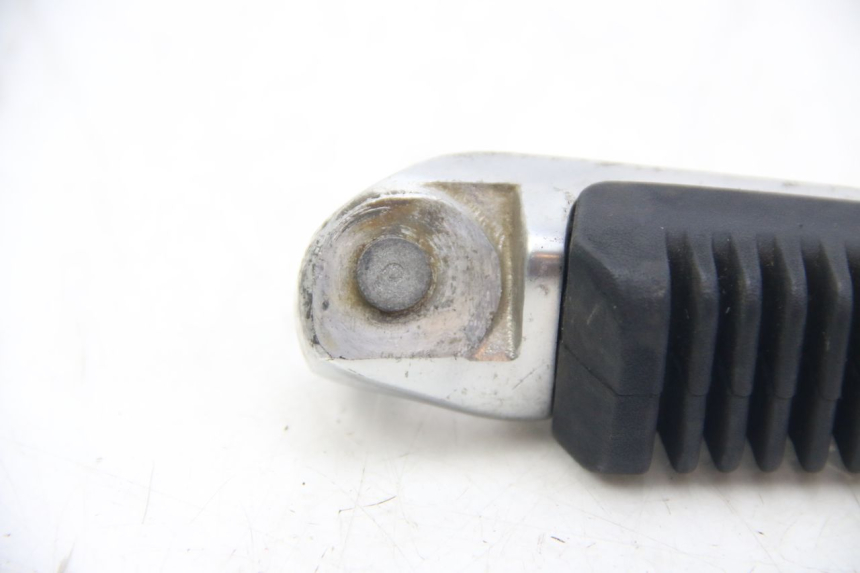 photo de RECHTER HINTERRADSTÄNDER SUZUKI SIXTEEN 125 (2008 - 2010)