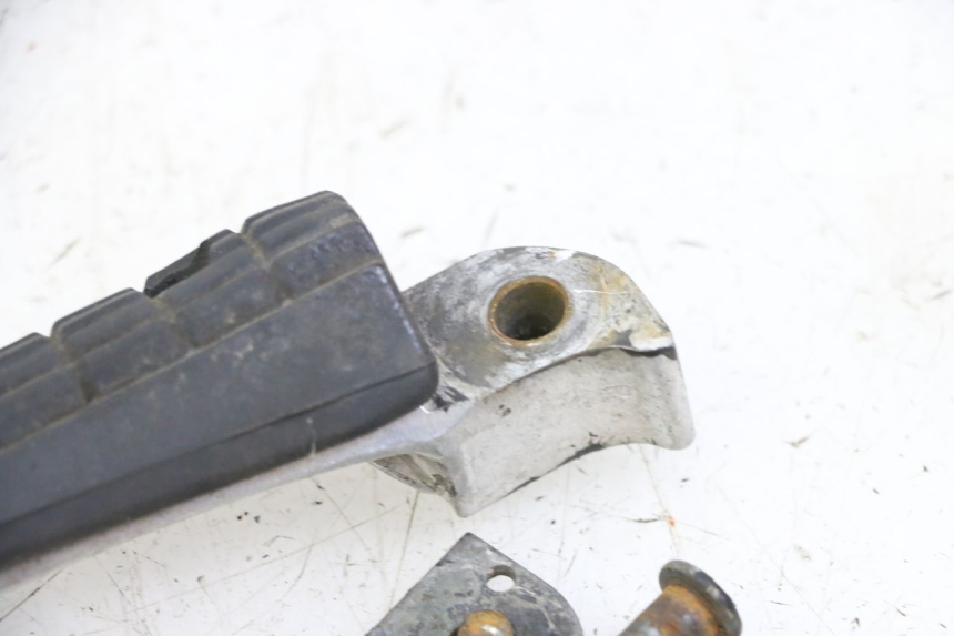 photo de FUSSRASTEN HINTEN RECHT YAMAHA XJN DIVERSION 600 (2000 - 2003)