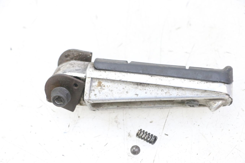 photo de FUSSRASTEN HINTEN RECHT YAMAHA FZS FAZER 600 (2001 - 2003)