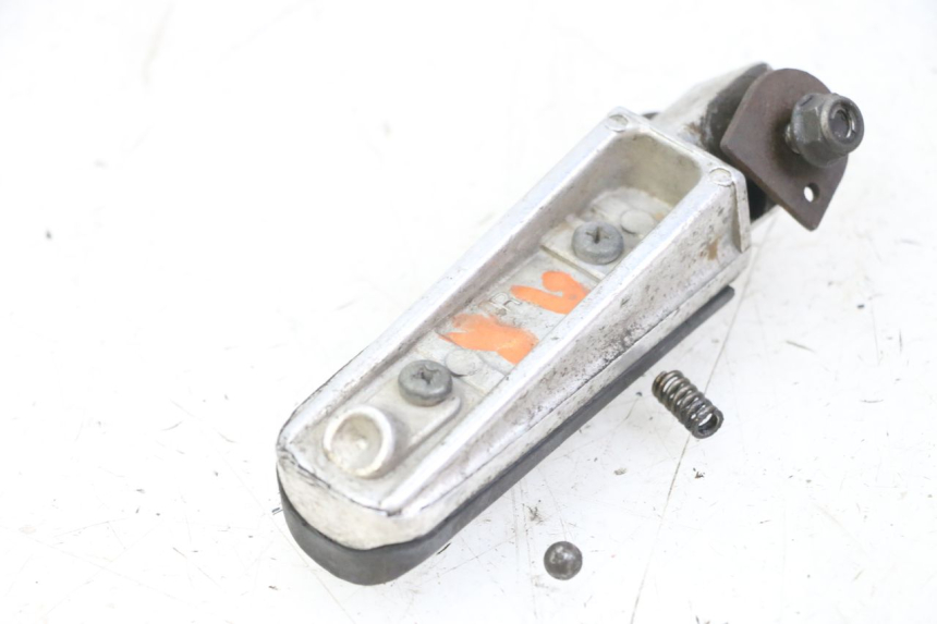 photo de FUSSRASTEN HINTEN RECHT YAMAHA FZS FAZER 600 (2001 - 2003)