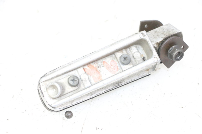 photo de FUSSRASTEN HINTEN RECHT YAMAHA FZS FAZER 600 (2001 - 2003)