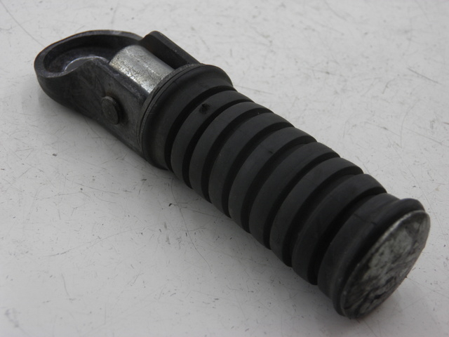 photo de FUSSRASTEN HINTEN RECHT YAMAHA SR 125 (1996 - 2003)