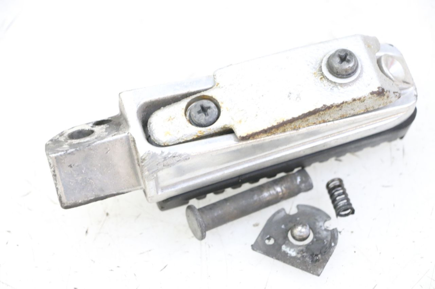 photo de FUSSRASTEN HINTEN RECHT YAMAHA XJ6 ABS 600 (2008 - 2016)