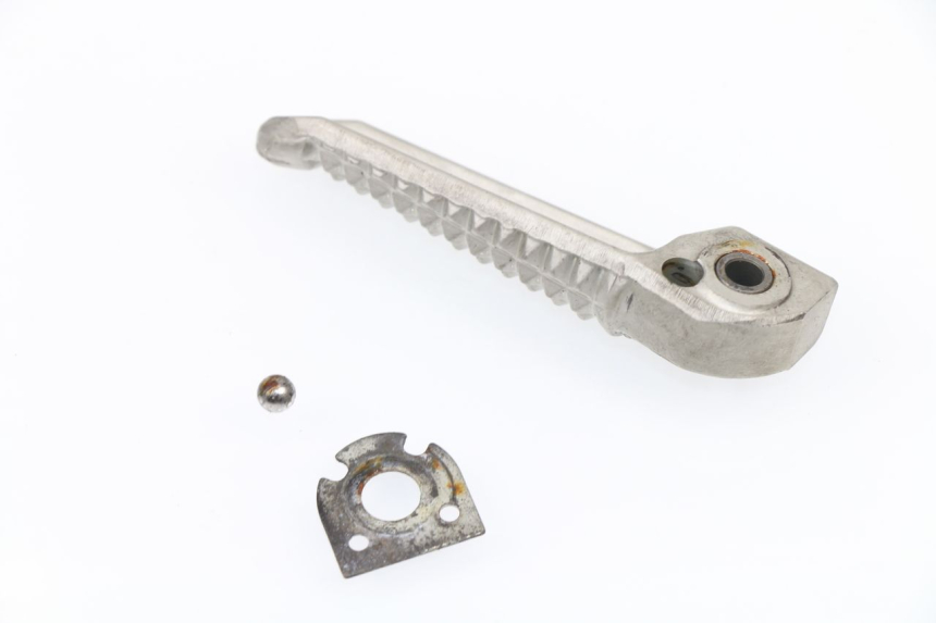 photo de FUSSRASTEN HINTEN RECHT YAMAHA YZF R1 1000 (2002 - 2003)