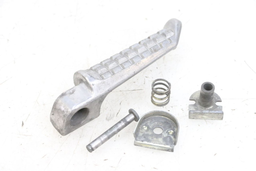 photo de FUSSRASTEN HINTEN RECHT KAWASAKI ZR 7 750 (1999 - 2001) - Alternative Perspektive