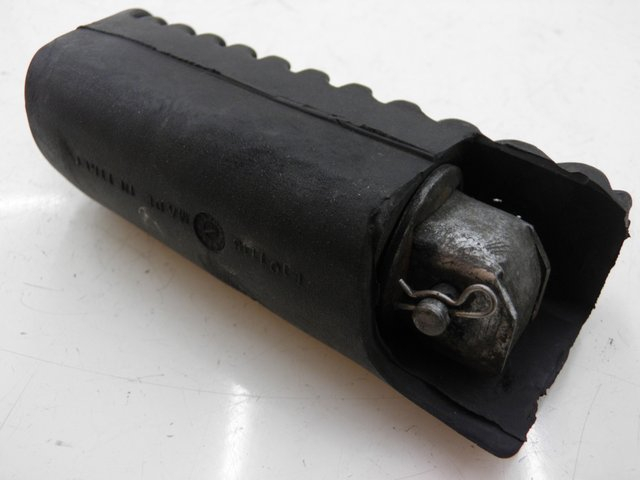 photo de FUSSRASTEN HINTEN LINKS APRILIA LEONARDO ST 250 (2002 - 2005)