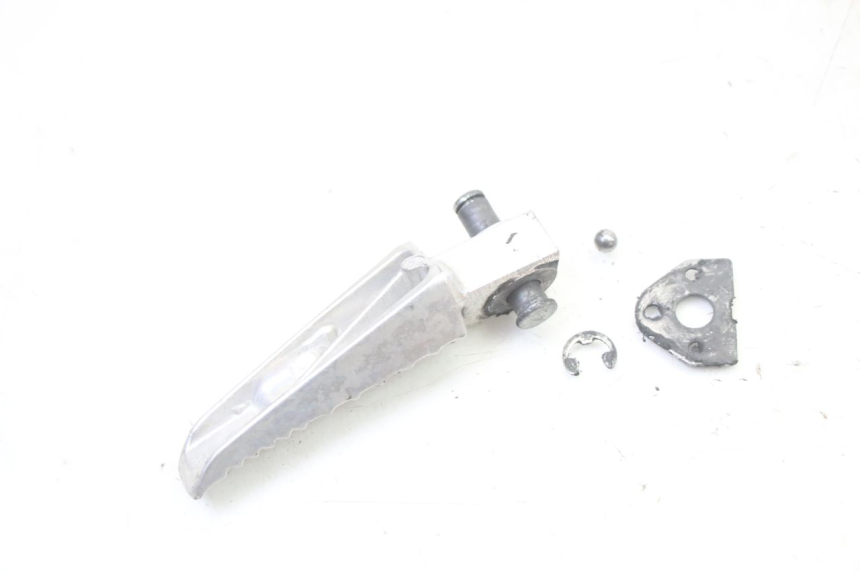 photo de FUSSRASTEN HINTEN LINKS SUZUKI GSR 750 (2011 - 2017)