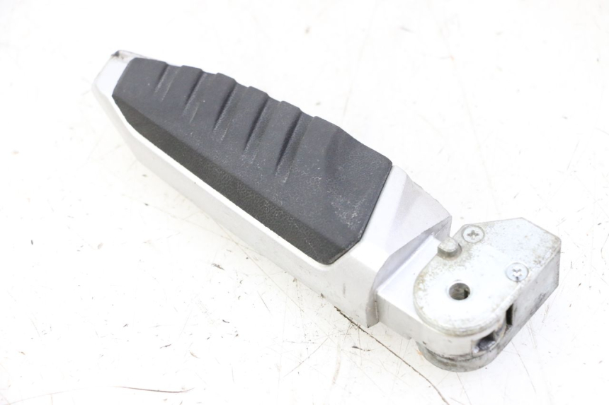 photo de FUSSRASTEN HINTEN LINKS SYM JOYMAX 125 (2010 - 2017)