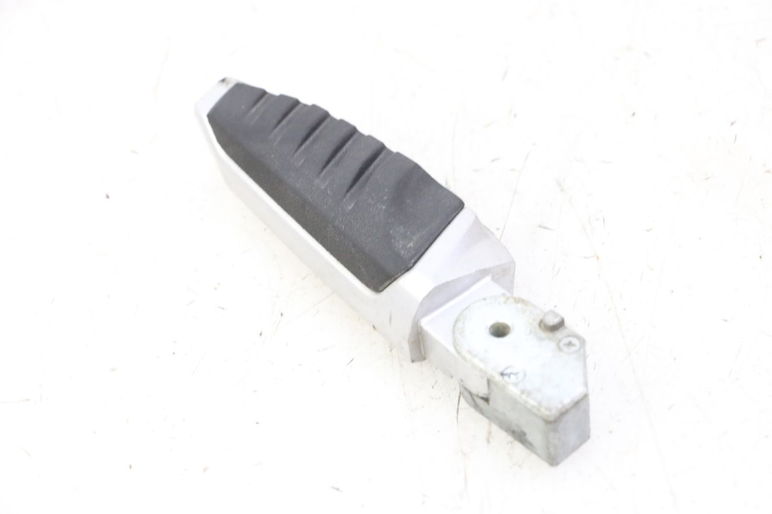 photo de FUSSRASTEN HINTEN LINKS SYM JOYMAX 125 (2010 - 2017)