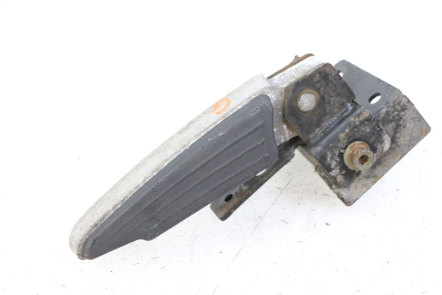 photo de FUSSRASTEN HINTEN LINKS PEUGEOT SATELIS 125 (2013 - 2018)