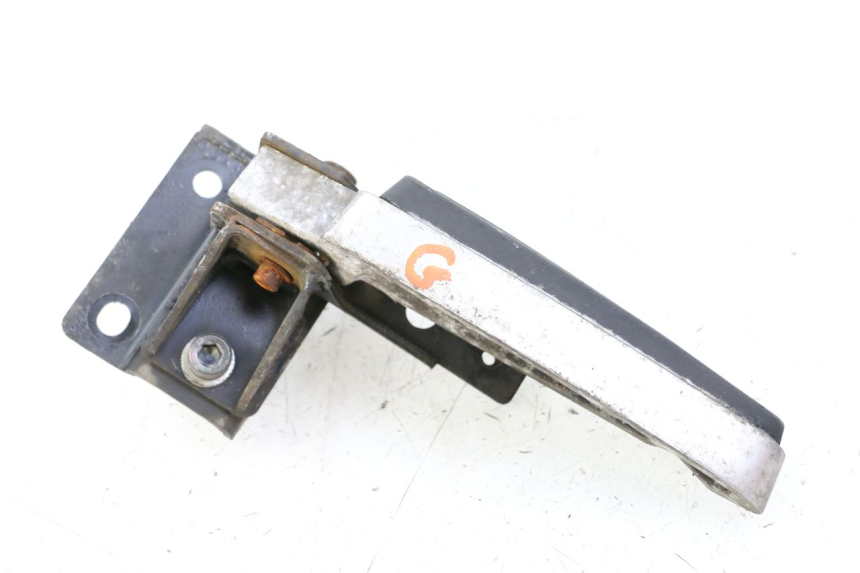 photo de FUSSRASTEN HINTEN LINKS PEUGEOT SATELIS 125 (2013 - 2018)