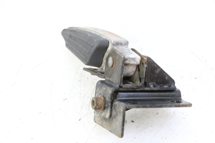 photo de FUSSRASTEN HINTEN LINKS PEUGEOT SATELIS 125 (2013 - 2018)