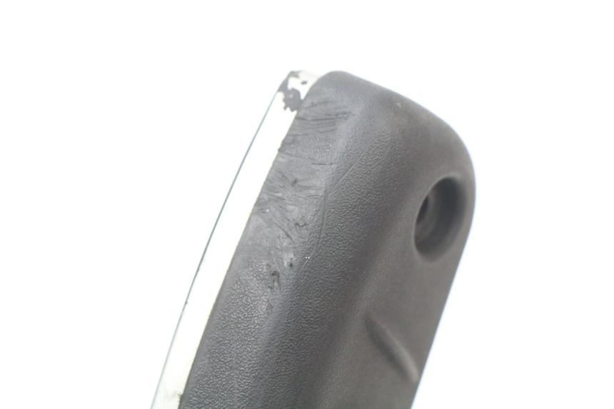 photo de FUSSRASTEN HINTEN LINKS PIAGGIO BEVERLY 125 (1998 - 2005)