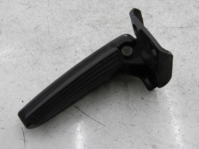 photo de FUSSRASTEN HINTEN LINKS PIAGGIO CARNABY 125 (2007 - 2011)
