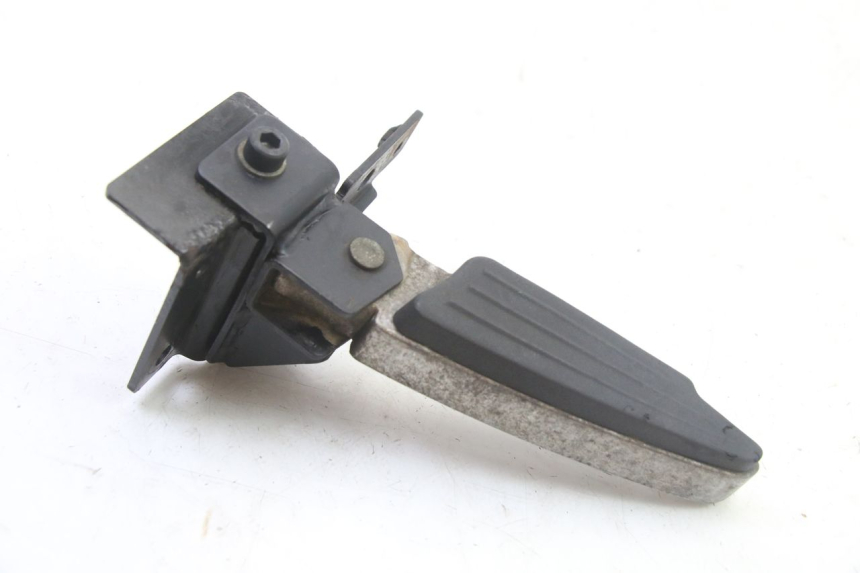 photo de FUSSRASTEN HINTEN LINKS PEUGEOT SATELIS 125 (2013 - 2018)