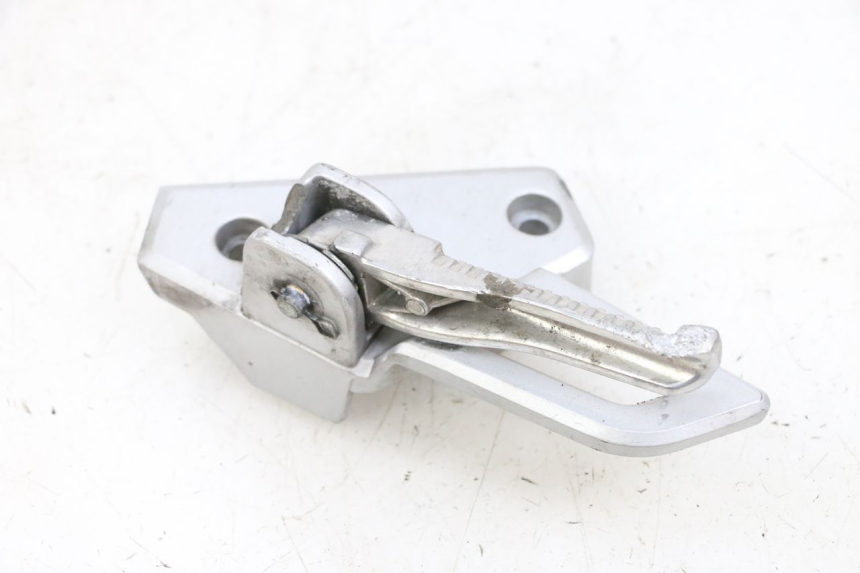 photo de FUSSRASTEN HINTEN LINKS PEUGEOT SPEEDFIGHT 4 4T EFI 50 (2021 - 2025) - Details der Befestigungspunkte