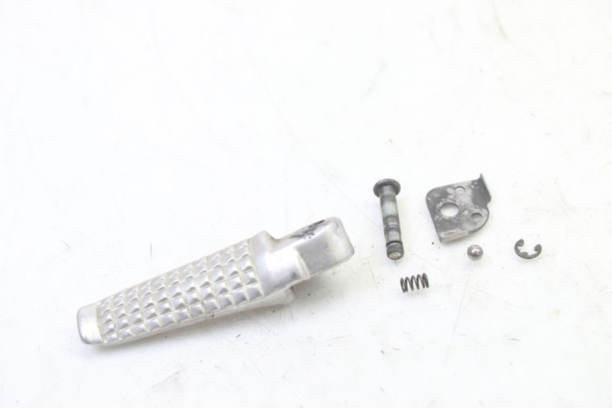 photo de FUSSRASTEN HINTEN LINKS SUZUKI SV S 650 (2003 - 2009)