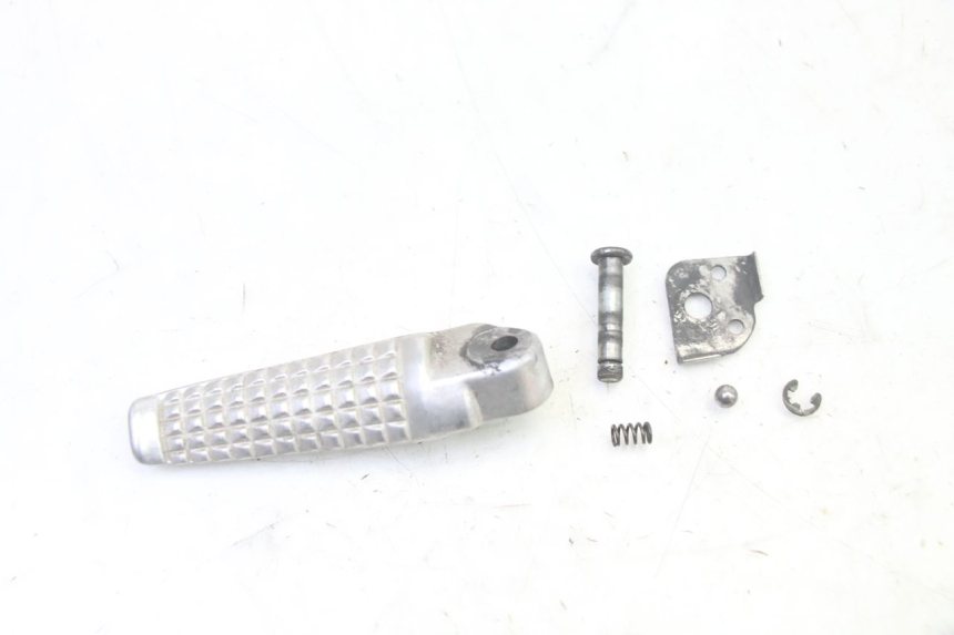photo de FUSSRASTEN HINTEN LINKS SUZUKI SV S 650 (2003 - 2009)