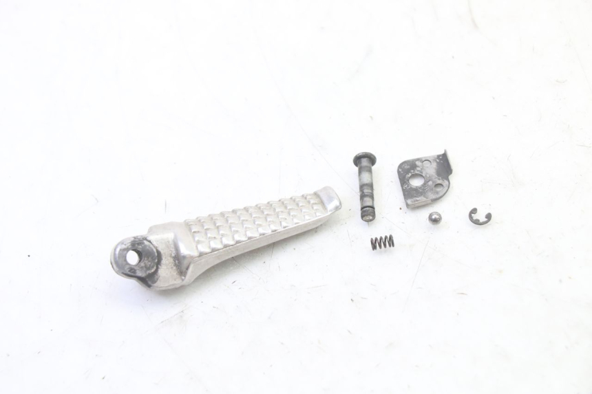 photo de FUSSRASTEN HINTEN LINKS SUZUKI SV S 650 (2003 - 2009)