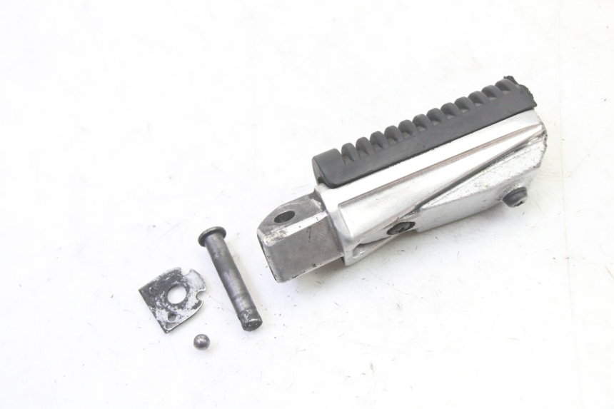photo de FUSSRASTEN HINTEN LINKS YAMAHA XJ6 ABS 600 (2008 - 2016)
