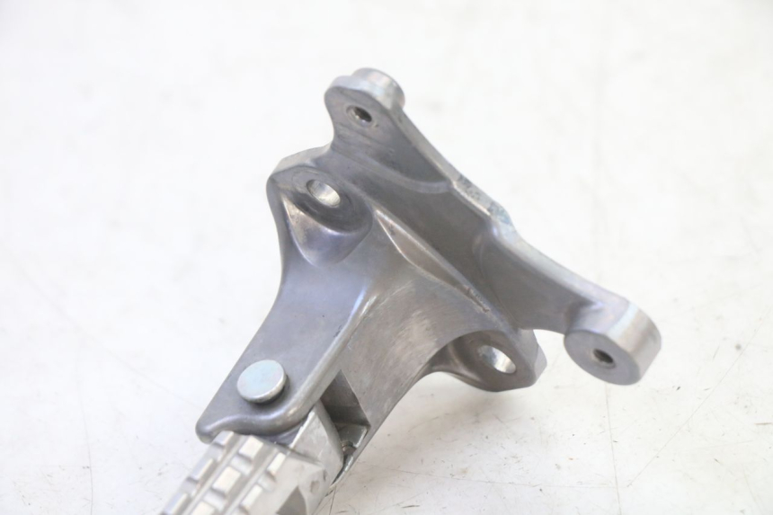 photo de FUSSRASTEN HINTEN LINKS YAMAHA XMAX X-MAX 125 (2021 - 2025)