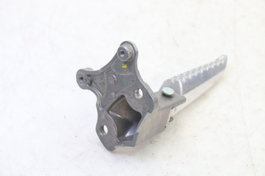photo de FUSSRASTEN HINTEN LINKS YAMAHA XMAX X-MAX 125 (2021 - 2025)