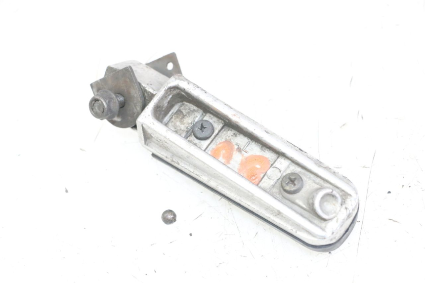 photo de FUSSRASTEN HINTEN LINKS YAMAHA FZS FAZER 600 (2001 - 2003)