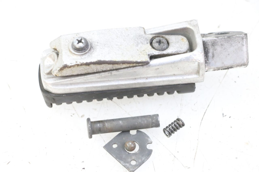 photo de FUSSRASTEN HINTEN LINKS YAMAHA XJ6 600 (2008 - 2016)