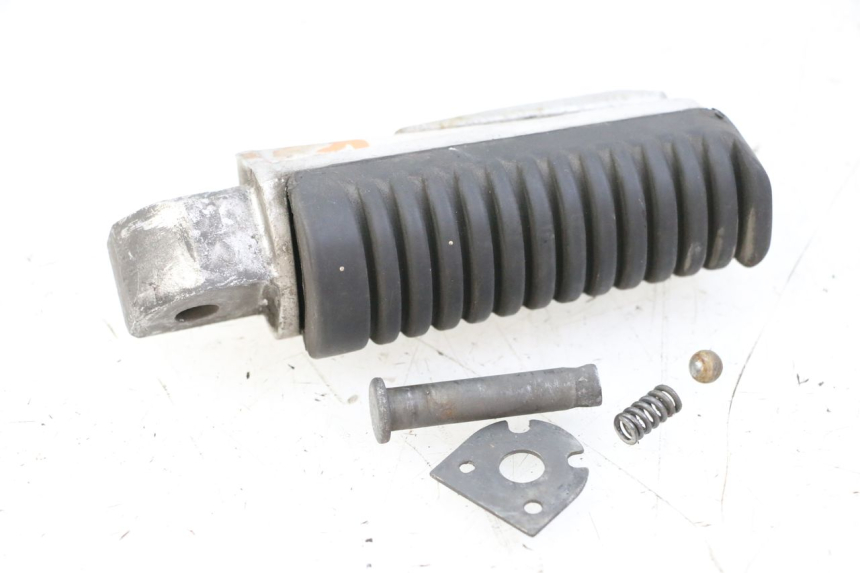 photo de FUSSRASTEN HINTEN LINKS YAMAHA XJ6 600 (2008 - 2016)