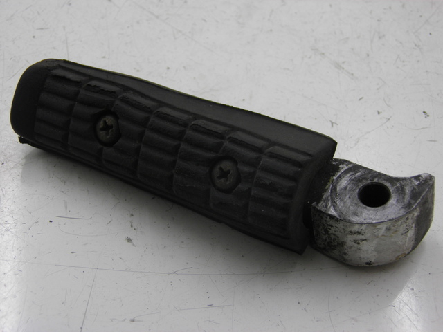 photo de FUSSRASTEN HINTEN LINKS YAMAHA XJS DIVERSION 600 (1997 - 1999)