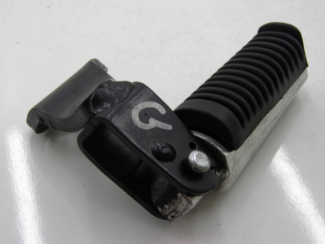 photo de FUSSRASTEN HINTEN LINKS YAMAHA XMAX X-MAX 125 (2006 - 2009)