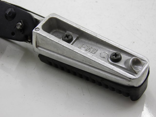 photo de FUSSRASTEN HINTEN LINKS YAMAHA XMAX X-MAX 125 (2006 - 2009)