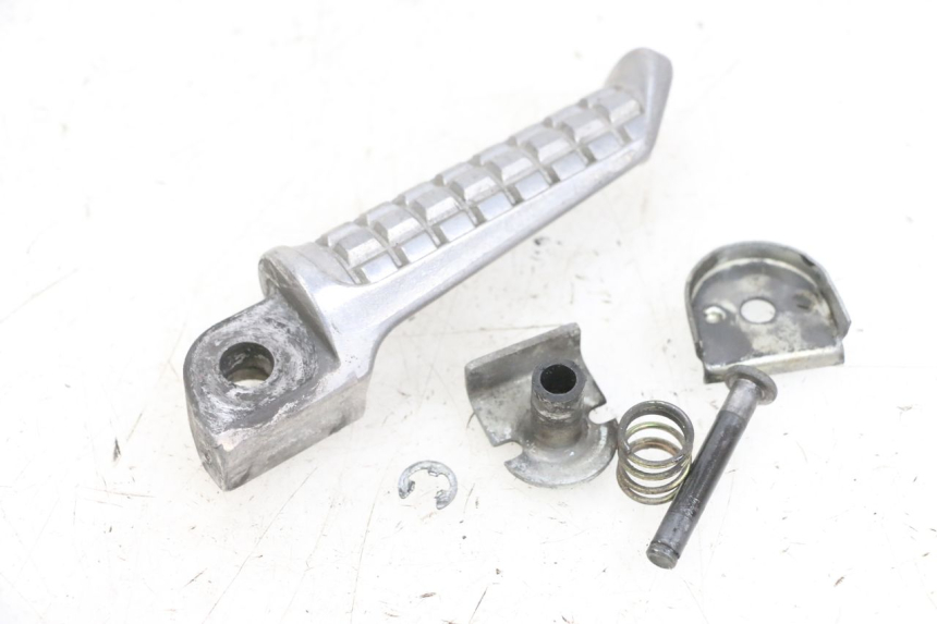 photo de FUSSRASTEN HINTEN LINKS KAWASAKI ZR 7 750 (1999 - 2001) - Zoom auf Gebrauchszustand