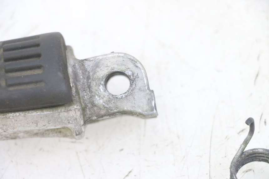 photo de FUSSRASTEN VORN RECHT HONDA CBF 500 (2004 - 2007)