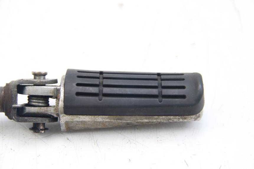 photo de RECHTER VORDERER FUßRASTEN YAMAHA FZS FAZER 600 (2001 - 2003)