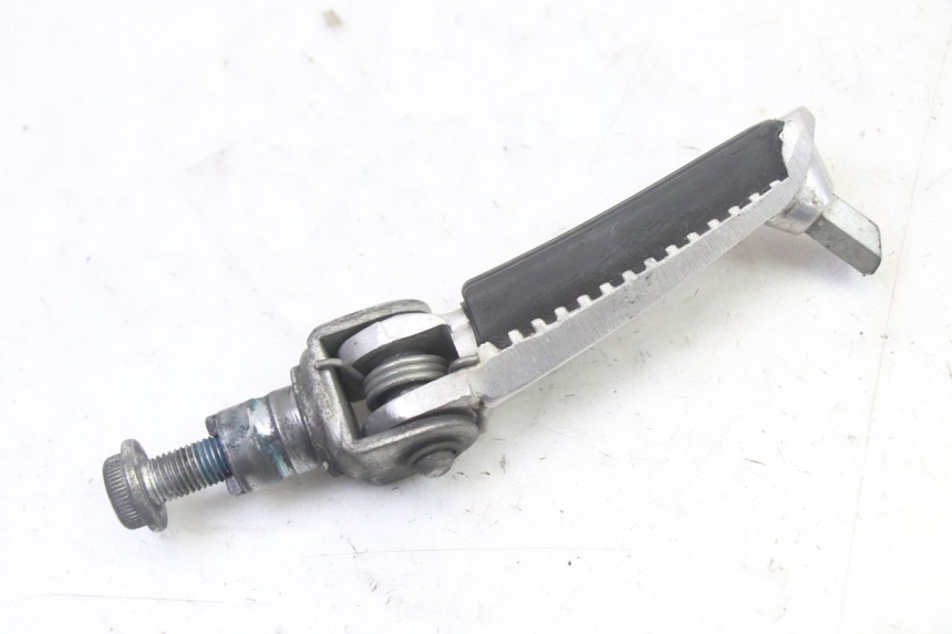 photo de FUSSRASTEN VORN RECHT SUZUKI SV S 650 (2003 - 2009)