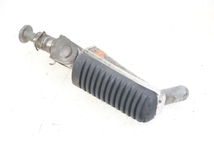 photo de RECHTER VORDERER FUßRASTEN YAMAHA FZS FAZER 600 (2001 - 2003)