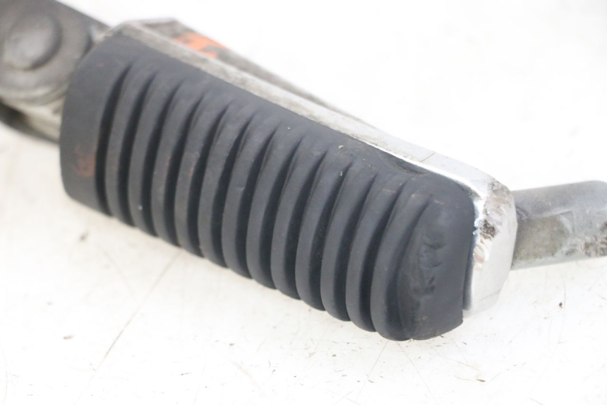photo de RECHTER VORDERER FUßRASTEN YAMAHA FZS FAZER 600 (2001 - 2003)