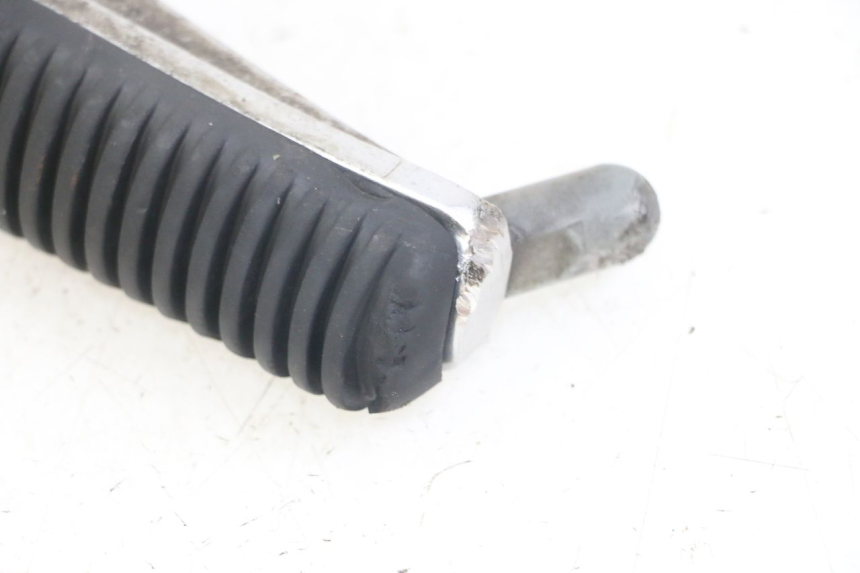 photo de RECHTER VORDERER FUßRASTEN YAMAHA FZS FAZER 600 (2001 - 2003)