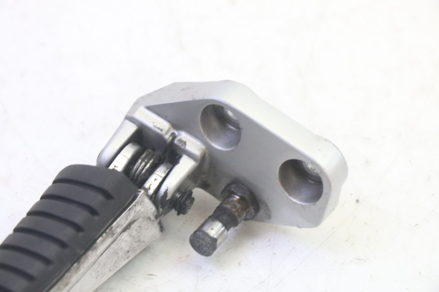 photo de FUSSRASTEN VORN LINKS SUZUKI DL V STROM 1000 (2002 - 2007) - Zoom auf Gebrauchszustand