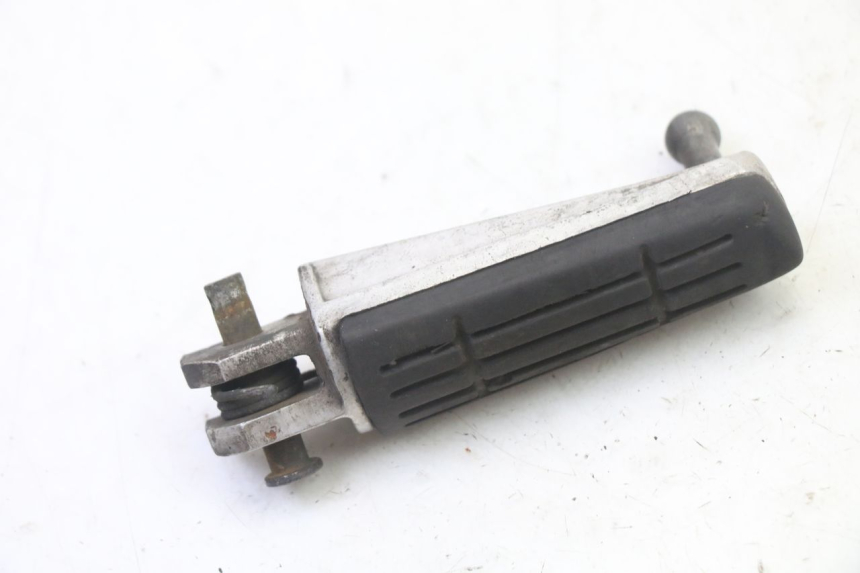 photo de FUSSRASTEN VORN LINKS YAMAHA FZ6 FAZER S2 600 (2007 - 2011)