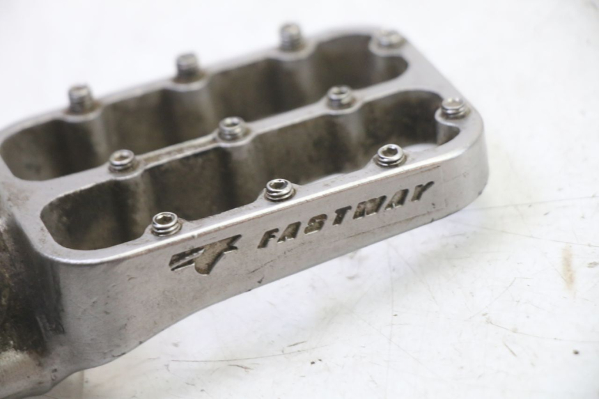 photo de FUSSRASTEN VORN LINKS KTM SUPERENDURO R 950 (2005 - 2009)